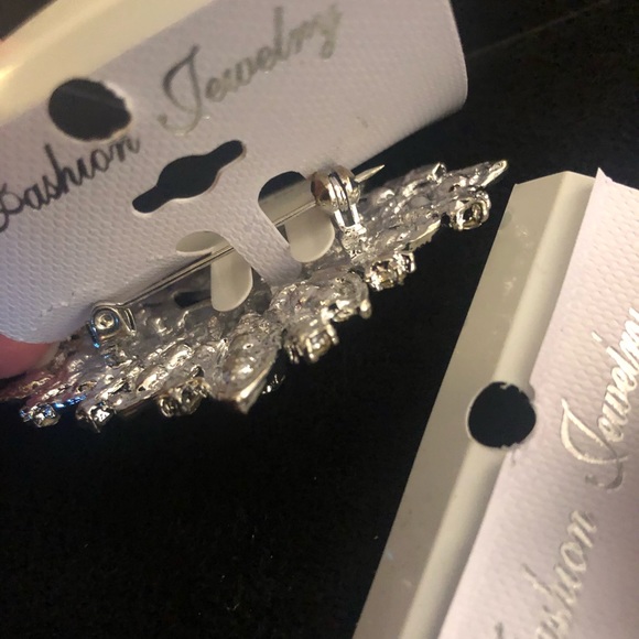 Rhinestone Pin Broach - Picture 4 of 5